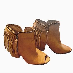 DV Dolce Vita Fringe Peep Toe Zipper Booties Camel Brown Size 9.5